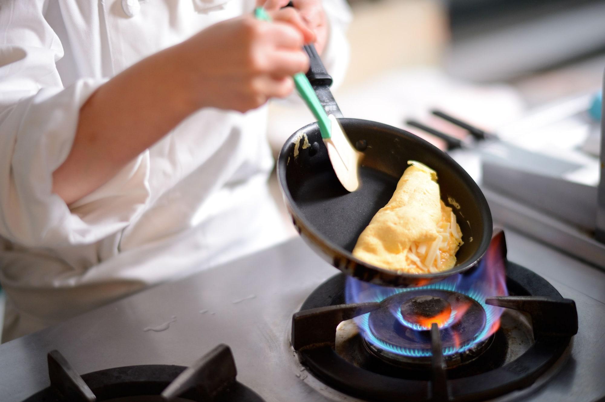 Royton Sapporo Hotel Eksteriør bilde A chef cooking
