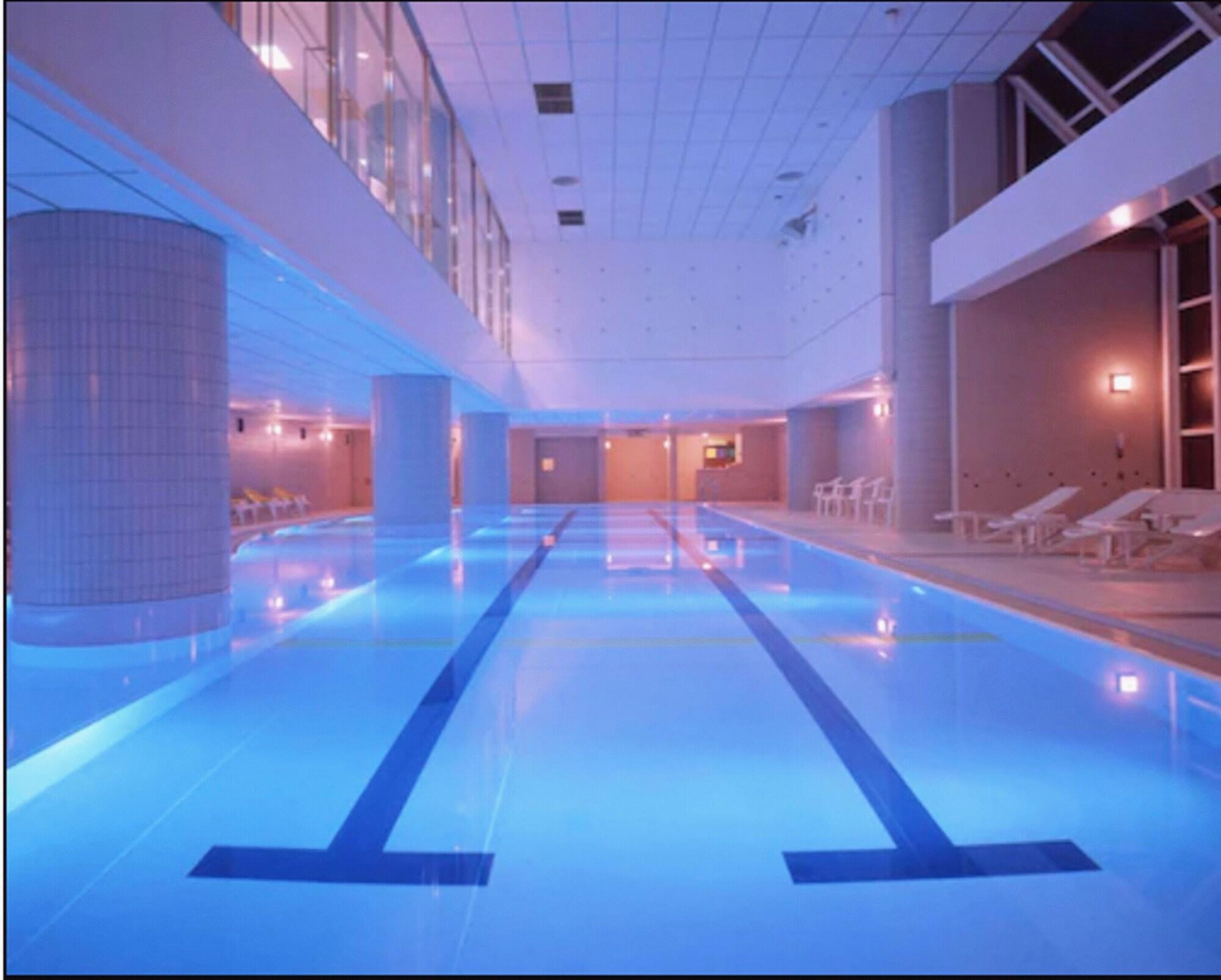 Royton Sapporo Hotel Eksteriør bilde The swimming pool at the hotel